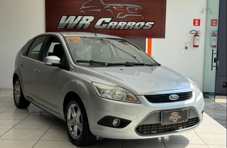 Ford Focus 2.0 Titanium Hatch 16v - Foto #1