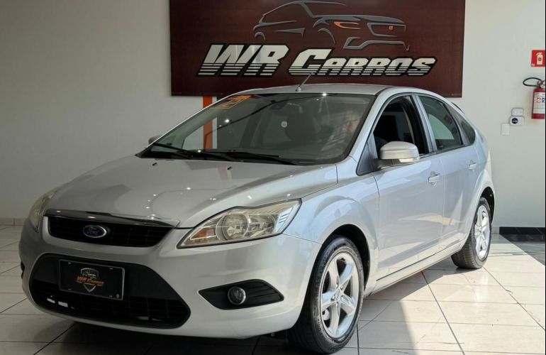 Ford Focus 2.0 Titanium Hatch 16v - Foto #2