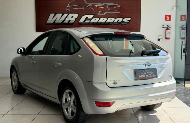 Ford Focus 2.0 Titanium Hatch 16v - Foto #3