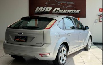 Ford Focus 2.0 Titanium Hatch 16v - Foto #4