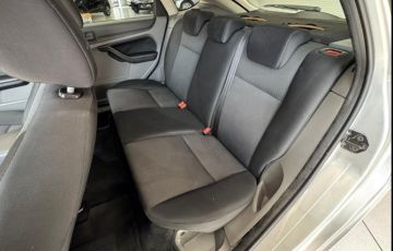 Ford Focus 2.0 Titanium Hatch 16v - Foto #7