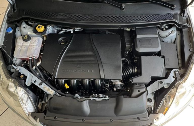 Ford Focus 2.0 Titanium Hatch 16v - Foto #8