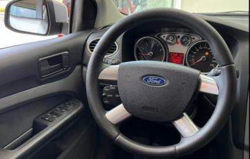 Ford Focus 2.0 Titanium Hatch 16v - Foto #10