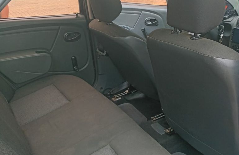 Renault Logan Authentique 1.0 16V (flex) - Foto #1