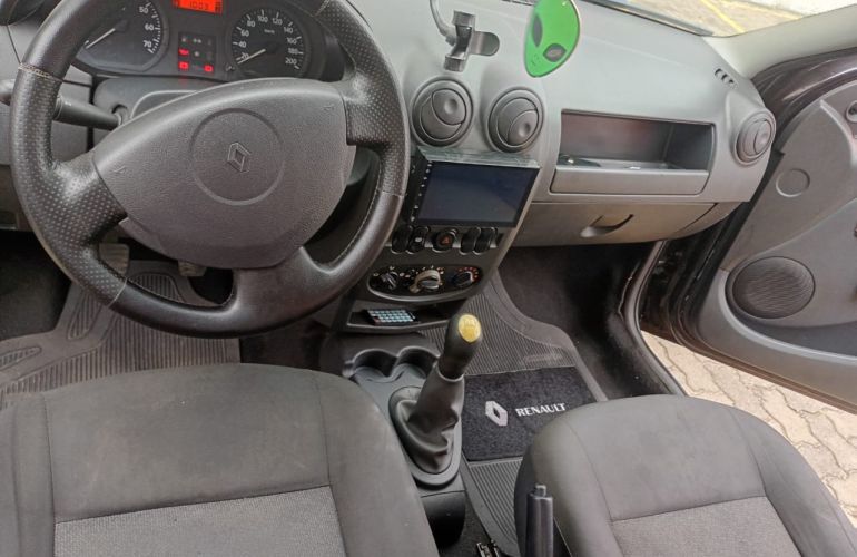 Renault Logan Authentique 1.0 16V (flex) - Foto #2