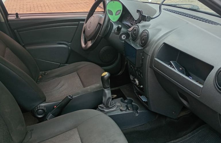 Renault Logan Authentique 1.0 16V (flex) - Foto #3