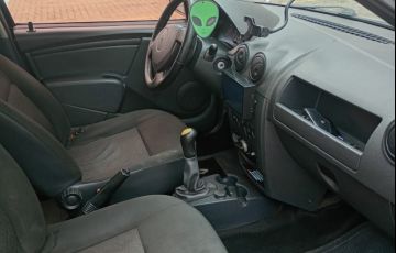 Renault Logan Authentique 1.0 16V (flex) - Foto #3