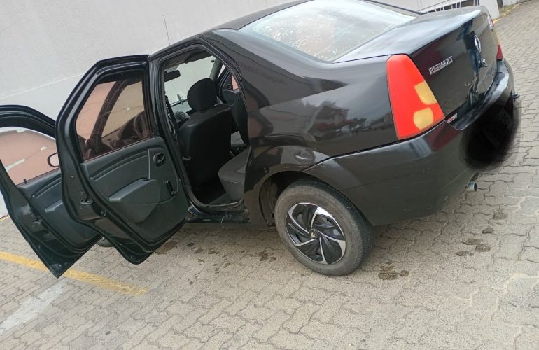 Renault Logan Authentique 1.0 16V (flex) - Foto #6