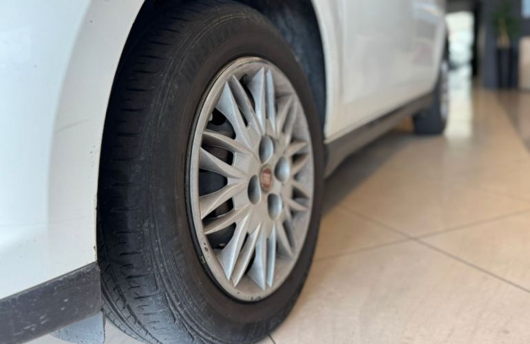 Fiat Grand Siena 1.4 MPi Attractive 8V Flex 4p Manual - Foto #8