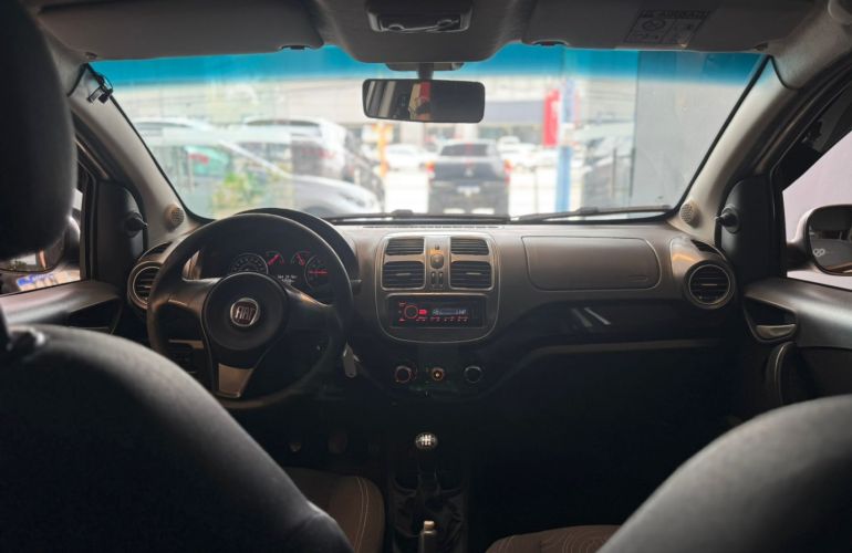 Fiat Grand Siena 1.4 MPi Attractive 8V Flex 4p Manual - Foto #9