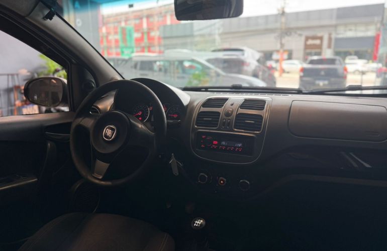 Fiat Grand Siena 1.4 MPi Attractive 8V Flex 4p Manual - Foto #10