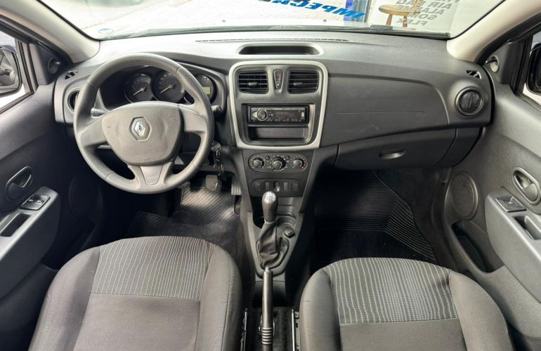 Renault Logan Authentique 1.0 16V (flex) - Foto #4