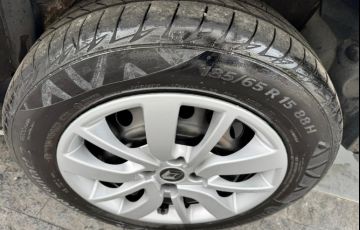 Renault Logan Authentique 1.0 16V (flex) - Foto #6