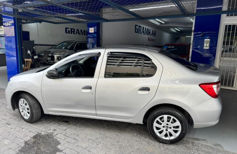 Renault Logan Authentique 1.0 16V (flex) - Foto #7