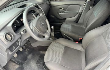 Renault Logan Authentique 1.0 16V (flex) - Foto #9