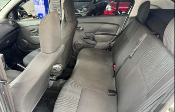 Renault Logan Authentique 1.0 16V (flex) - Foto #10