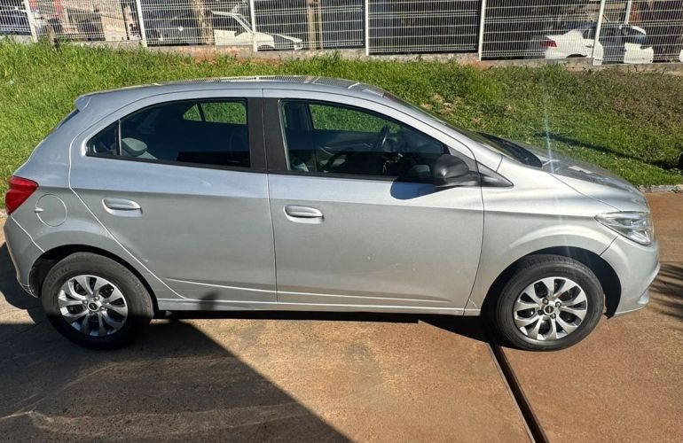 Chevrolet Onix 1.0 MPFi LT 8v - Foto #4