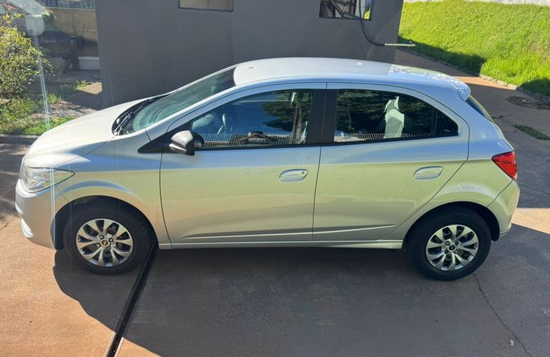 Chevrolet Onix 1.0 MPFi LT 8v - Foto #5