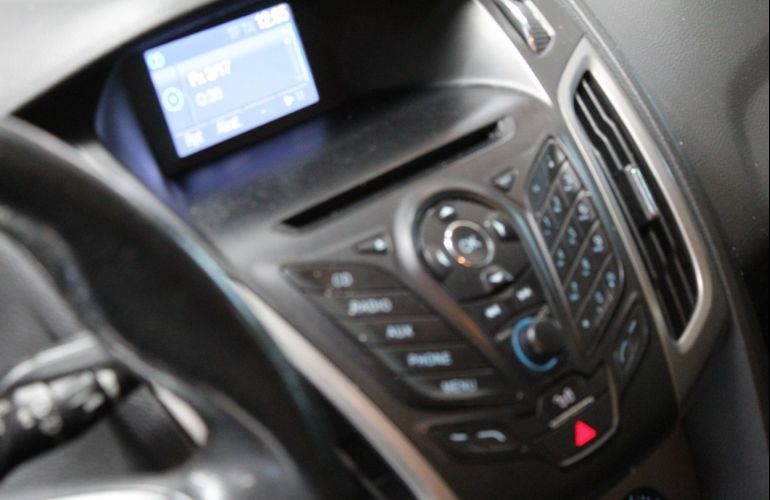 Ford Focus 1.6 SE 16v - Foto #4