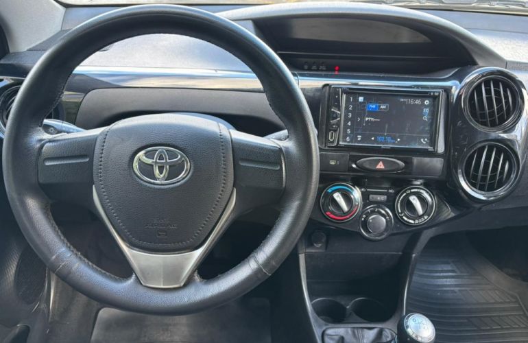 Toyota Etios 1.3 X 16V Flex 4p Manual - Foto #3