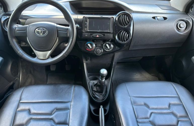 Toyota Etios 1.3 X 16V Flex 4p Manual - Foto #4