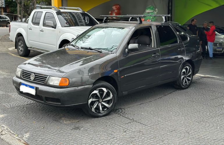 Volkswagen Polo 1.8 Mi Classic Special Sedan 8v - Foto #1