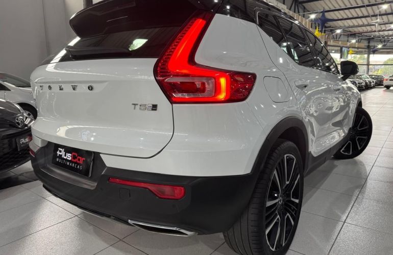 Volvo XC40 2.0 T5 R-Design AWD - Foto #4