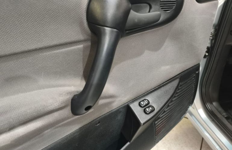 Chevrolet Classic 1.0 MPFi LS 8v - Foto #8