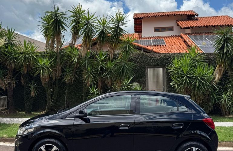 Chevrolet Onix 1.4 MPFi LTZ 8v - Foto #3