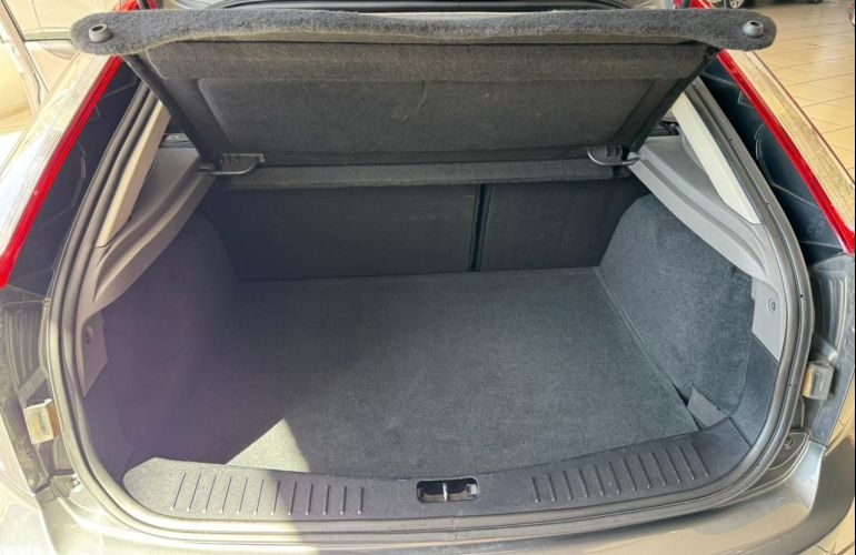 Ford Focus 1.6 SE 16v - Foto #8