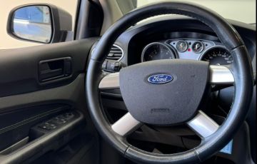Ford Focus 1.6 SE 16v - Foto #9