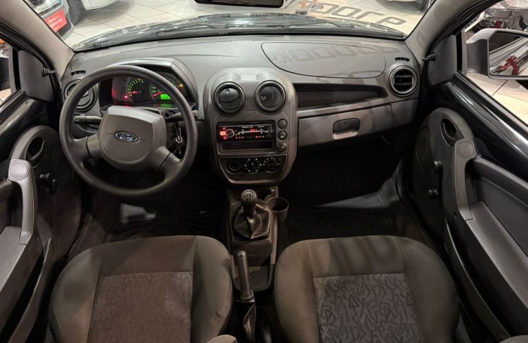 Ford Ka 1.0 MPi 8v - Foto #8