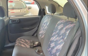 Chevrolet Corsa 1.0 MPFi Sedan 8v - Foto #7