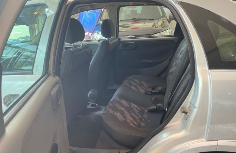 Chevrolet Corsa 1.0 MPFi Sedan 8v - Foto #8