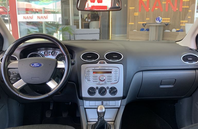 Ford Focus Sedan Titanium 2.0 16V (Aut) - Foto #5