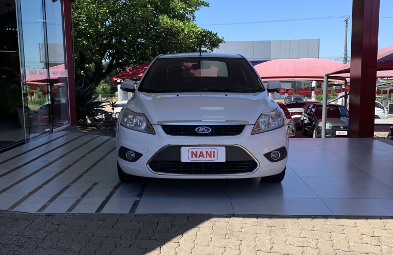 Ford Focus Sedan Titanium 2.0 16V (Aut) - Foto #2