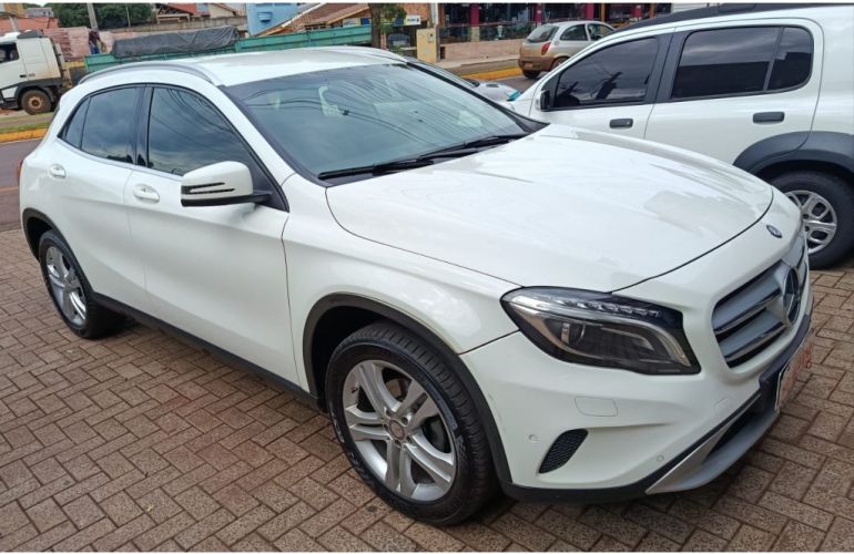 Mercedes-Benz GLA 200 Advance (Flex) - Foto #1
