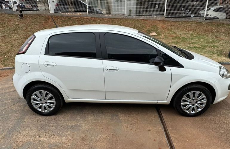 Fiat Punto 1.6 Essence 16v - Foto #4