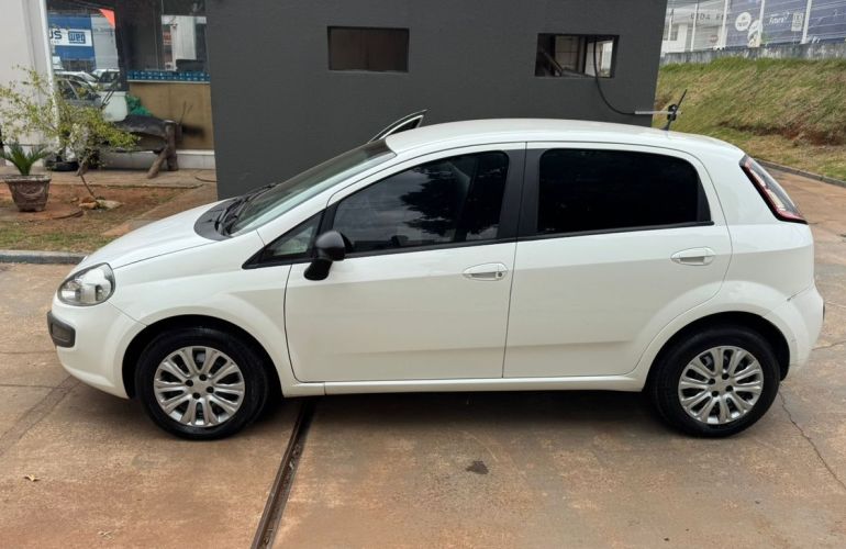 Fiat Punto 1.6 Essence 16v - Foto #5