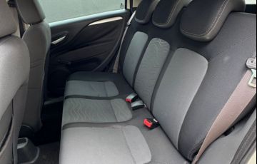 Fiat Punto 1.6 Essence 16v - Foto #10