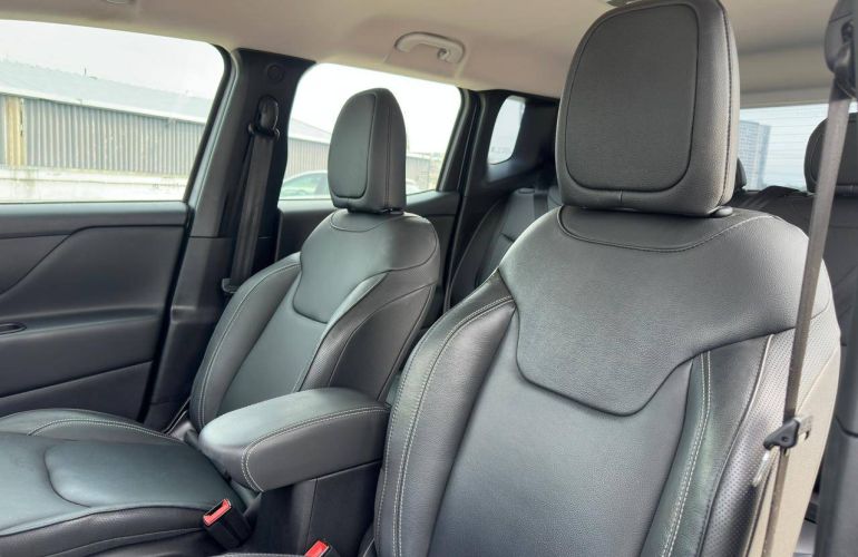 Jeep Renegade 1.8 16V Longitude - Foto #8