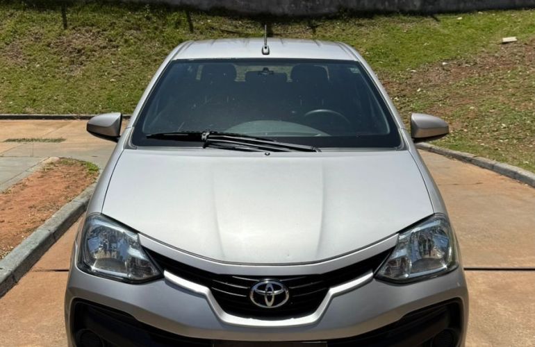 Toyota Etios 1.5 X Sedan 16v - Foto #1