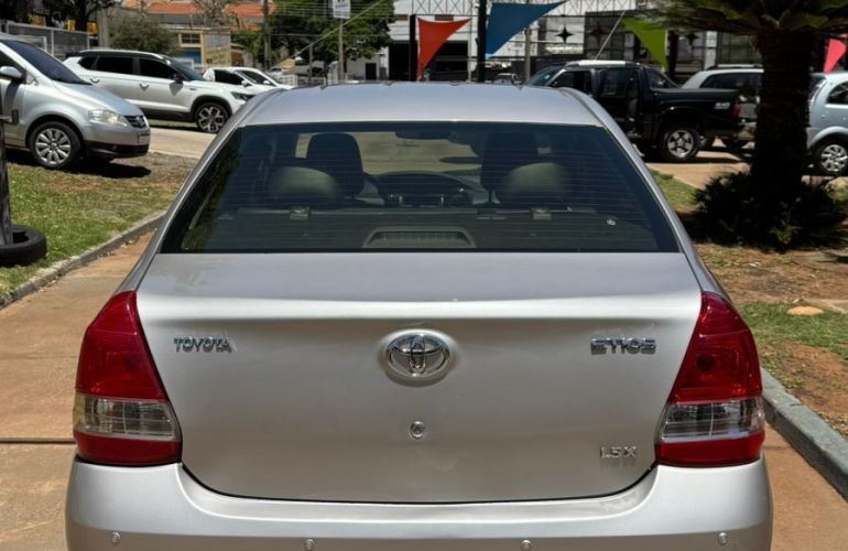 Toyota Etios 1.5 X Sedan 16v - Foto #2