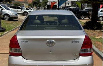 Toyota Etios 1.5 X Sedan 16v - Foto #2