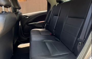 Toyota Etios 1.5 X Sedan 16v - Foto #5