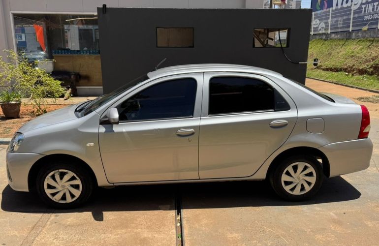 Toyota Etios 1.5 X Sedan 16v - Foto #6