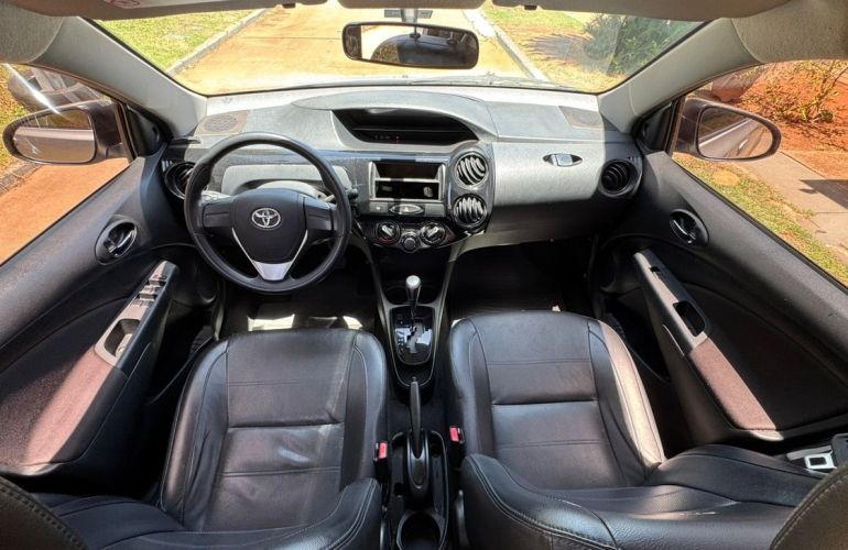 Toyota Etios 1.5 X Sedan 16v - Foto #7
