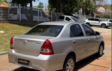 Toyota Etios 1.5 X Sedan 16v - Foto #8