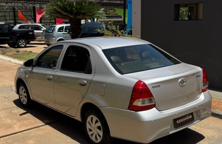 Toyota Etios 1.5 X Sedan 16v - Foto #9