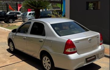 Toyota Etios 1.5 X Sedan 16v - Foto #9